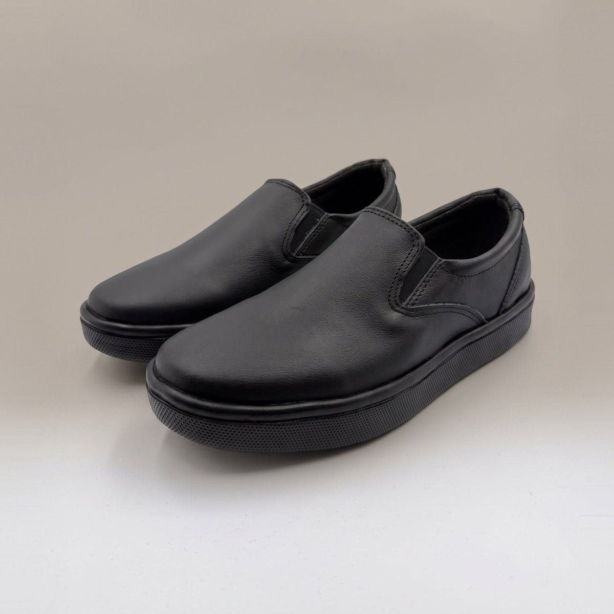 Dolores – Negro Obsidiana de piel genuina — Calzado Zully, foto de estudio