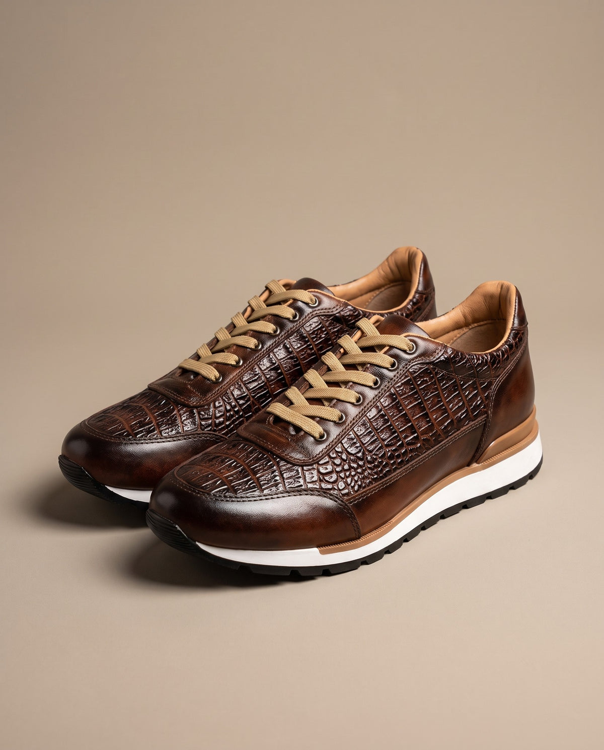 Tenis de piel grabado cocodrilo para hombre color shedrón — vista 1 | Calzado Zully