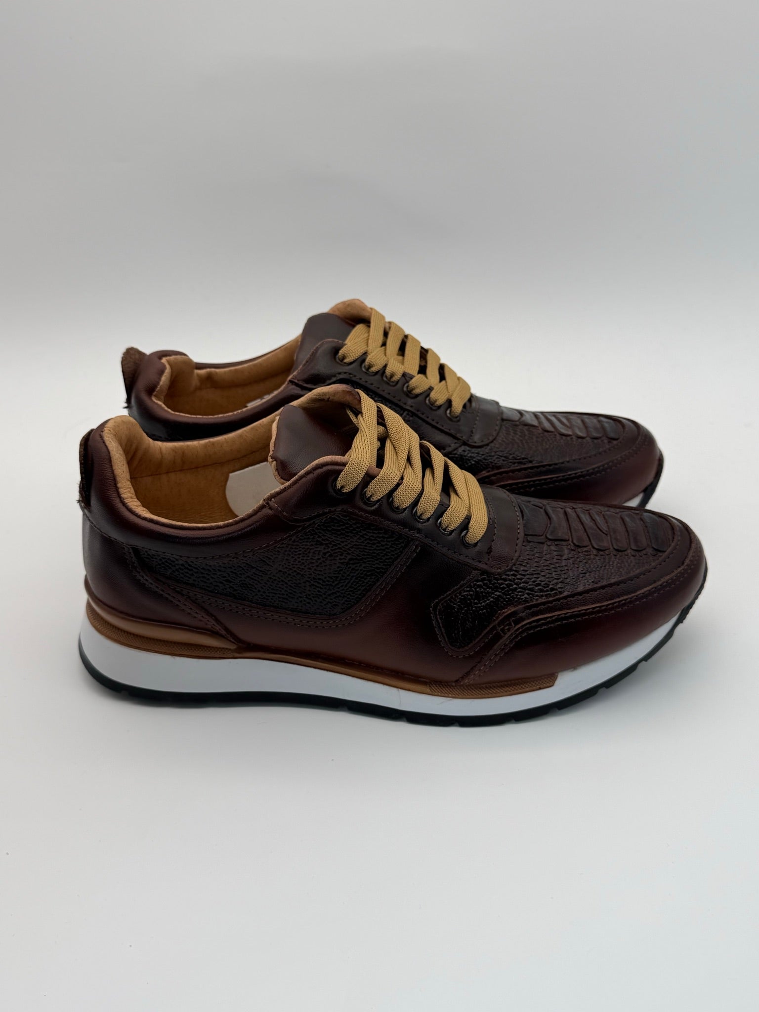 Tenis Vancouver grabado exótico de avestruz color café de piel para hombre hechos en México — vista 2 | Calzado Zully