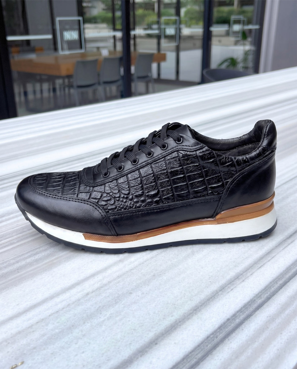 Tenis de piel grabado cocodrilo para hombre color negro — vista 4 | Calzado Zully