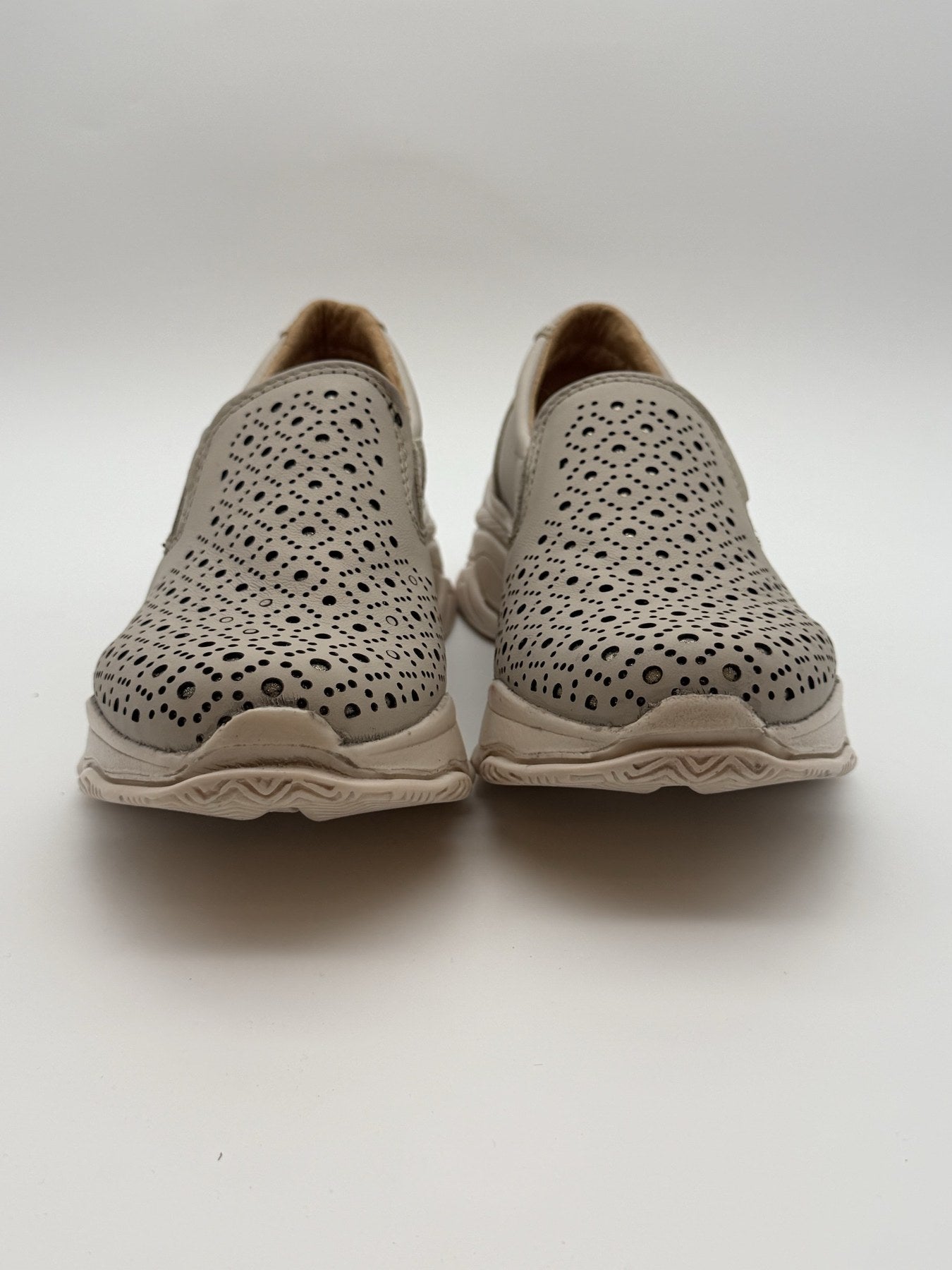 Zapato confort de dama Zapopan hueso de piel troquelada — Calzado Zully — vista 3