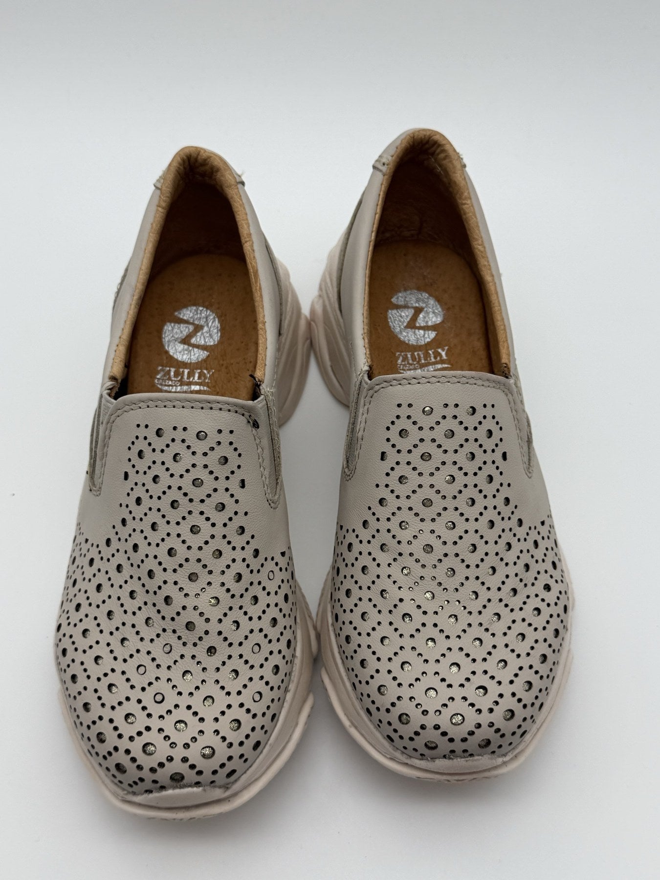 Zapato confort de dama Zapopan hueso de piel troquelada — Calzado Zully — vista 4