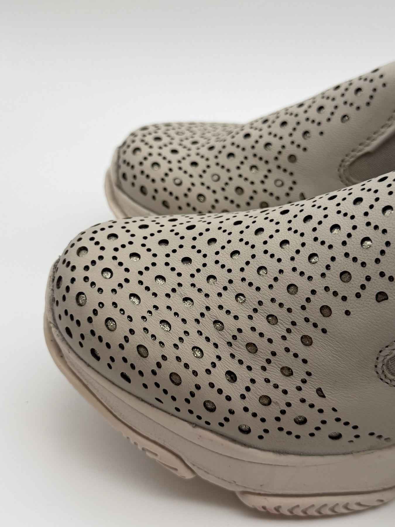 Zapato confort de dama Zapopan hueso de piel troquelada — Calzado Zully — vista 5