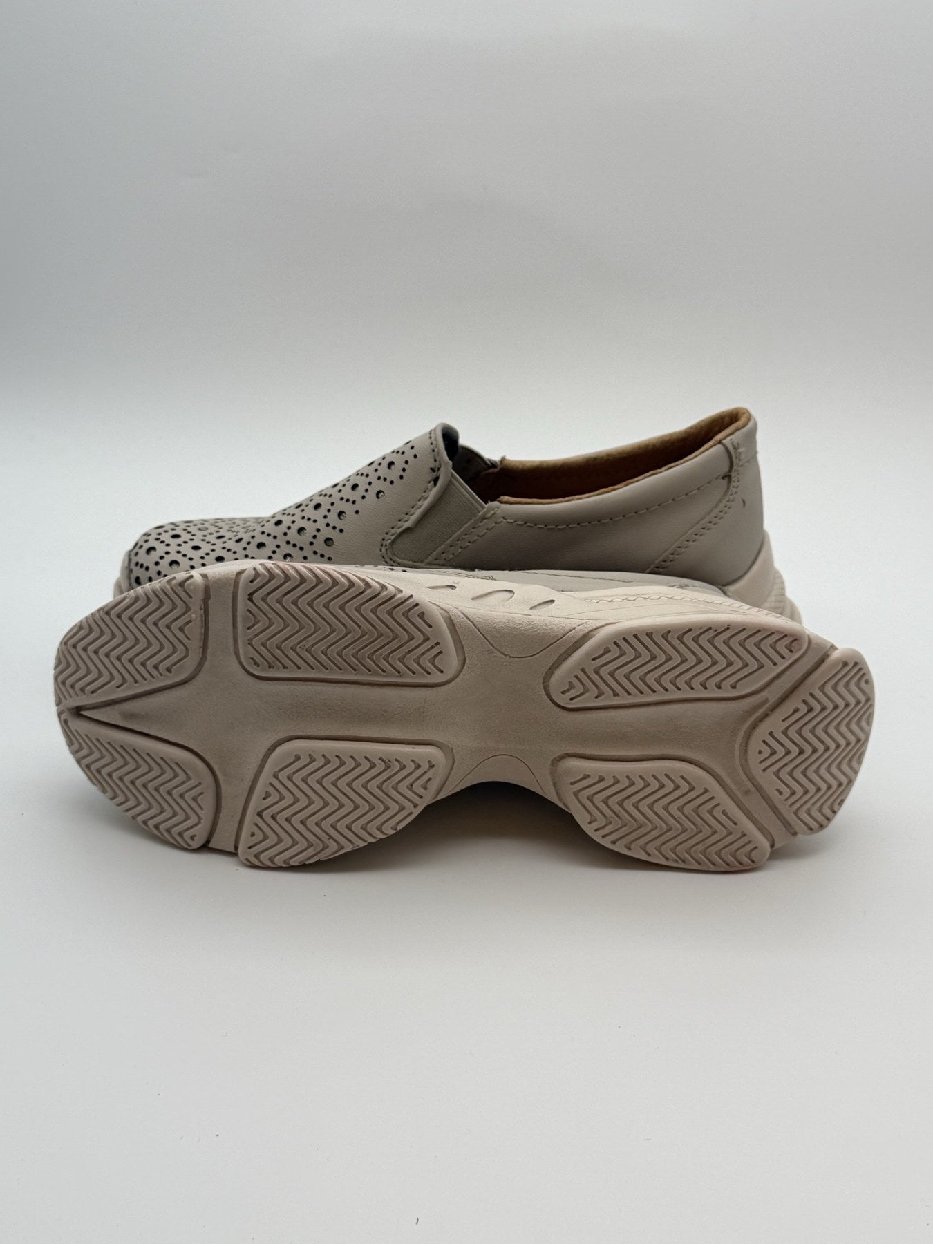 Zapato confort de dama Zapopan hueso de piel troquelada — Calzado Zully — vista 6