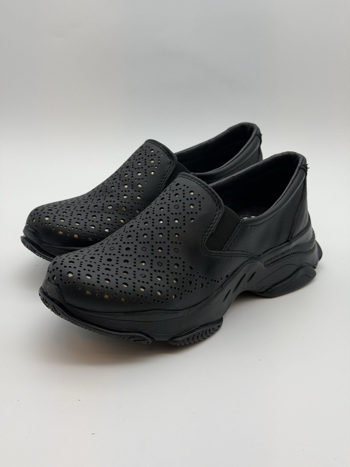 Zapato confort de dama Zapopan negro de piel troquelada — Calzado Zully