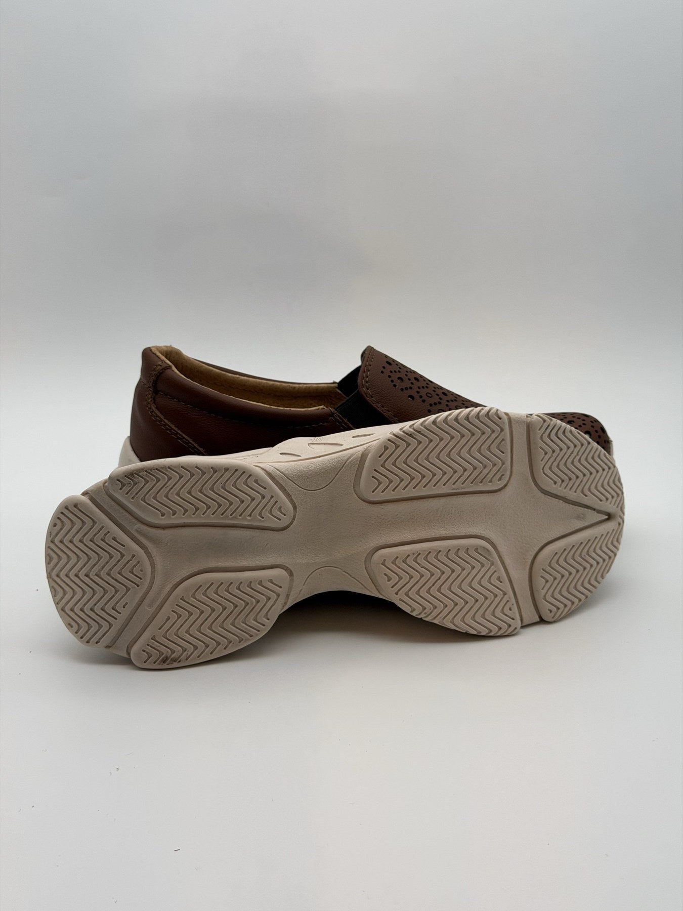 Zapato confort de dama Zapopan shedrón de piel troquelada — Calzado Zully — vista 6