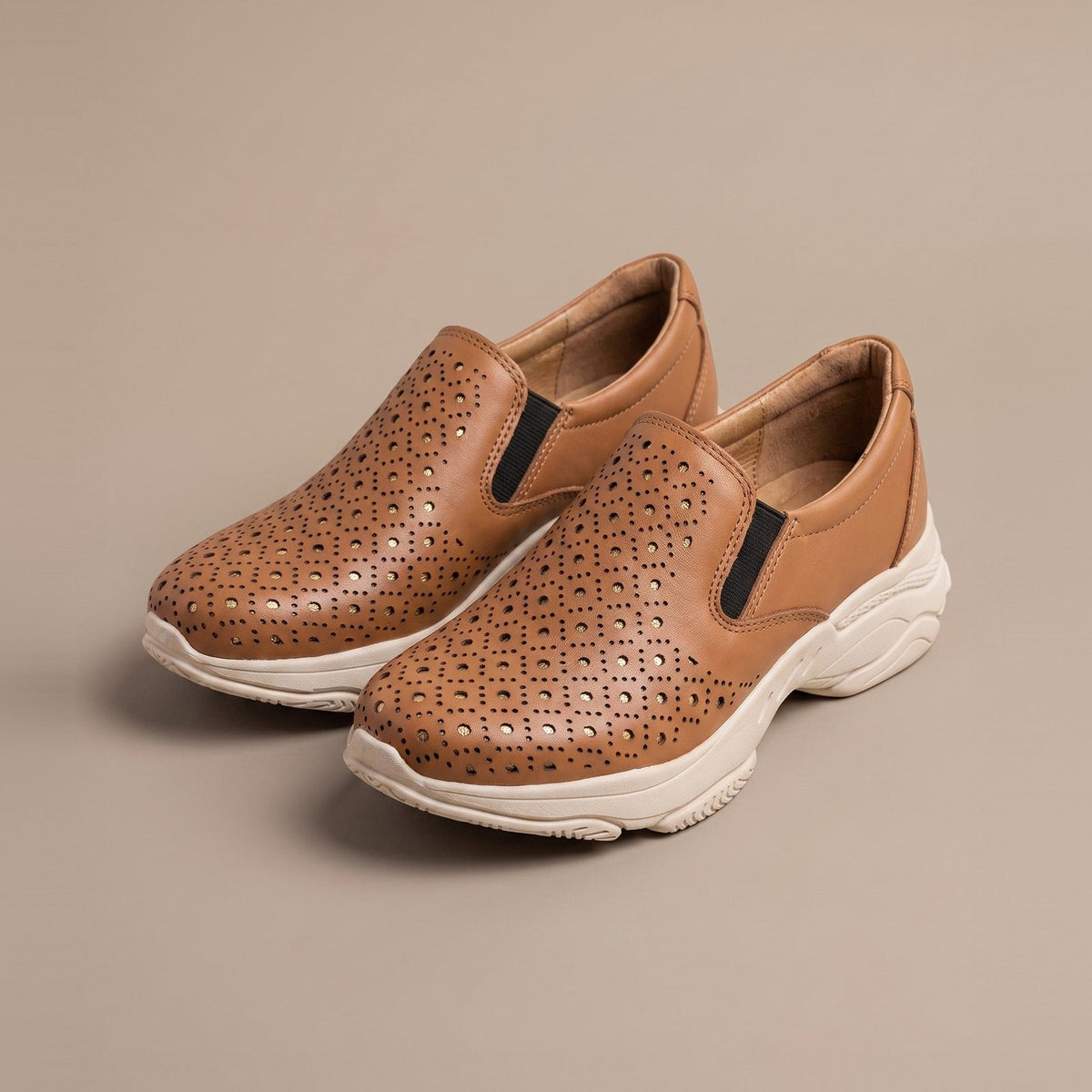 Zapopan shedrón — zapato confort de dama de piel troquelada, foto de estudio | Calzado Zully