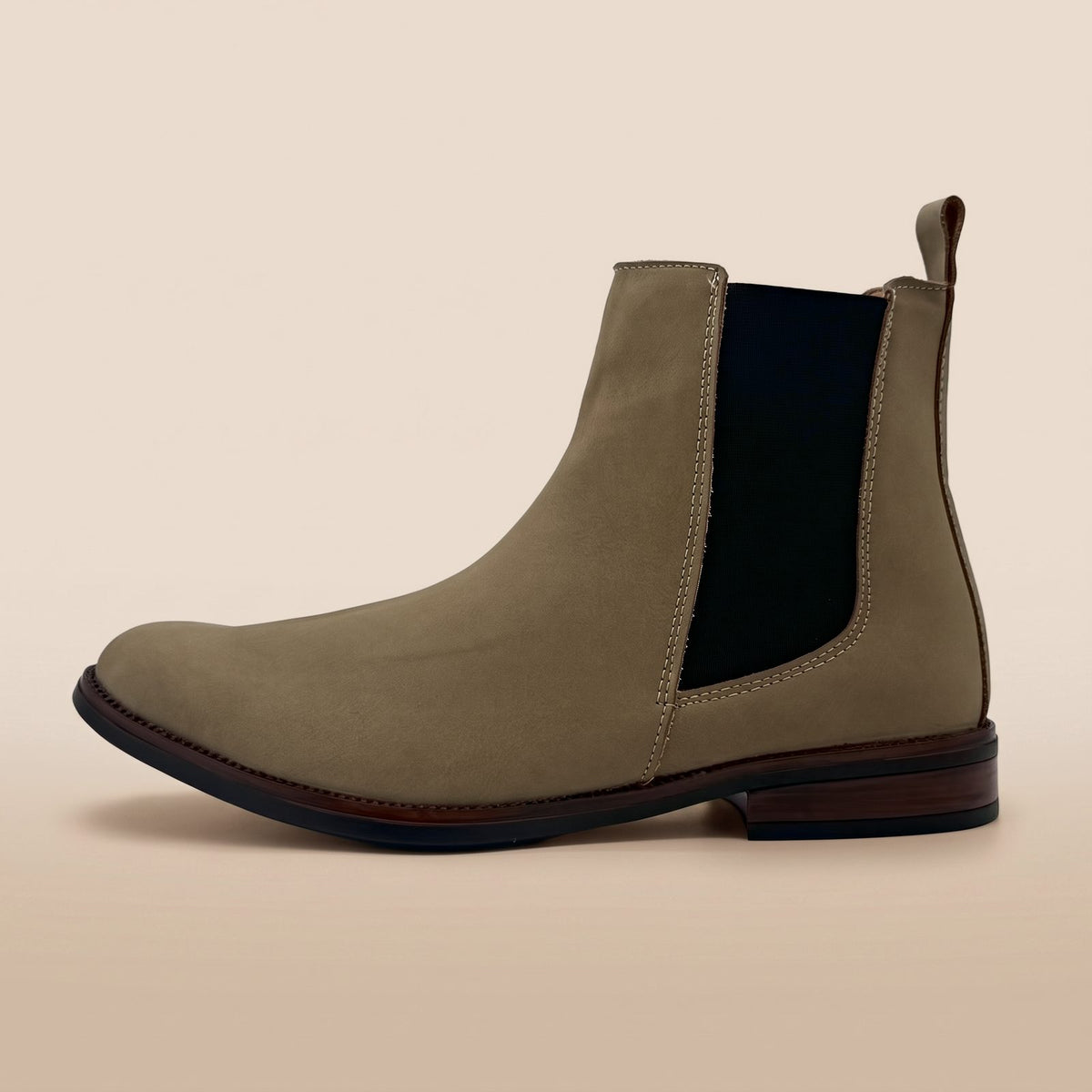 Botín Chelsea Beige de nobuck para hombre, vista lateral con elástico