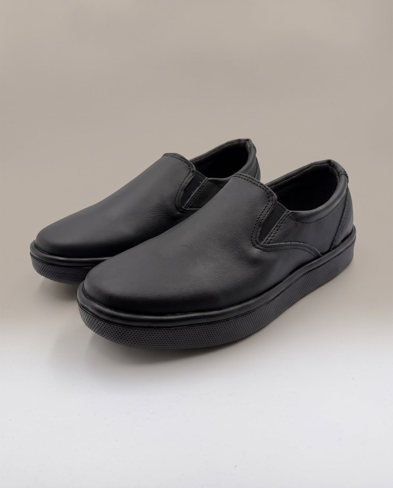 Dolores – Negro Obsidiana de piel genuina — Calzado Zully, foto de estudio