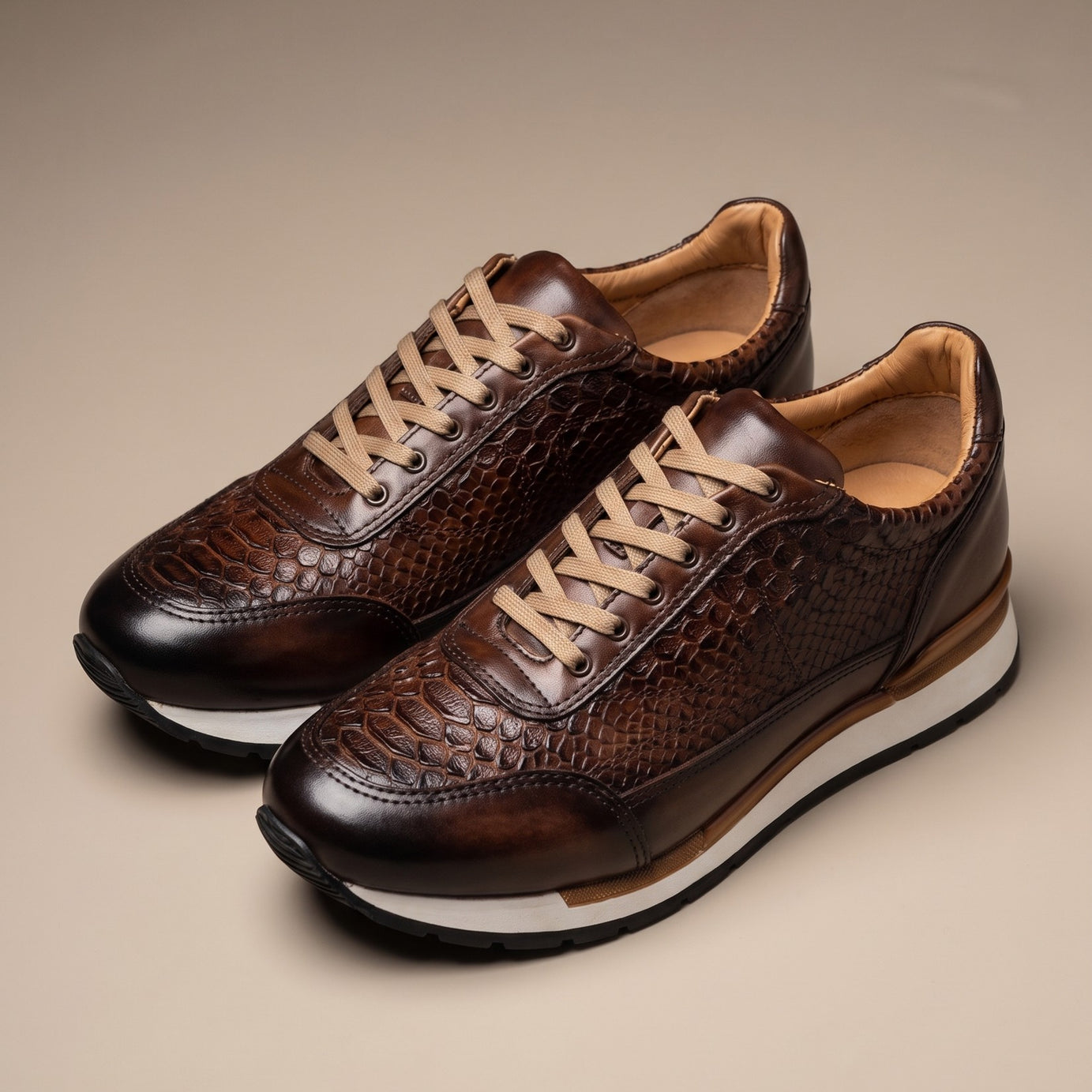 Tenis de piel grabado pitón para hombre color shedrón — vista 1 | Calzado Zully