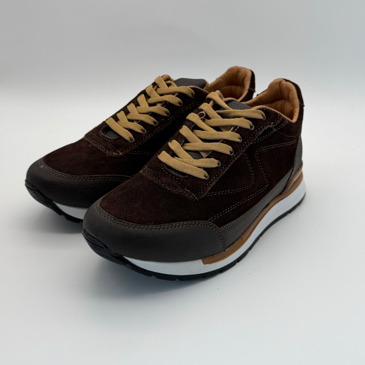 Tenis de gamuza para hombre Toronto Suede color chocolate hechos en México — vista 2 | Calzado Zully