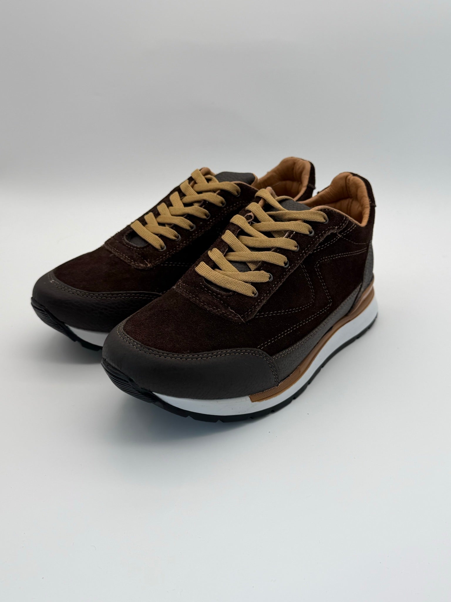 Tenis de gamuza para hombre Toronto Suede color chocolate hechos en México — vista 2 | Calzado Zully