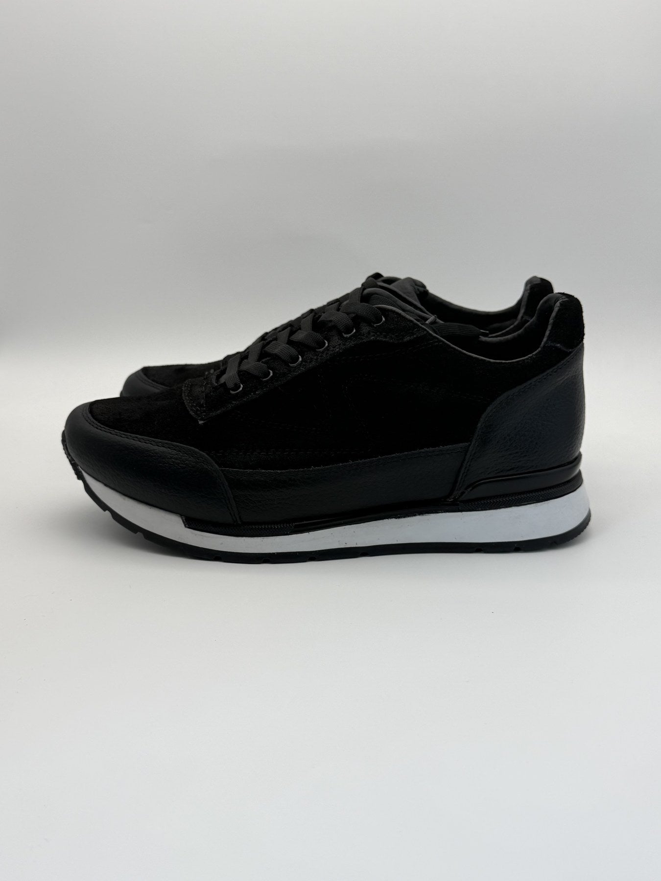 Tenis de gamuza negra para hombre Toronto Suede hechos en México — Calzado Zully — vista lateral