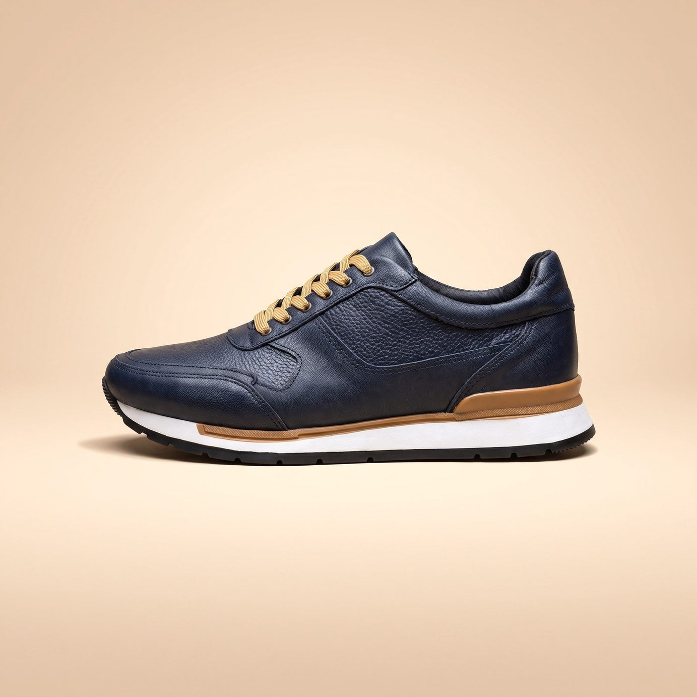 Tenis Vancouver azul marino de piel para hombre, agujetas arena, vista lateral