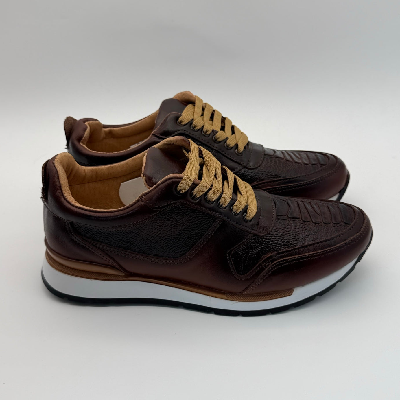 Tenis Vancouver grabado exótico de avestruz color café de piel para hombre hechos en México — vista 2 | Calzado Zully