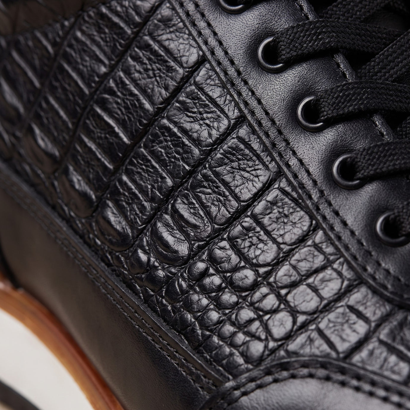 Tenis de piel grabado cocodrilo para hombre color negro — vista 3 | Calzado Zully