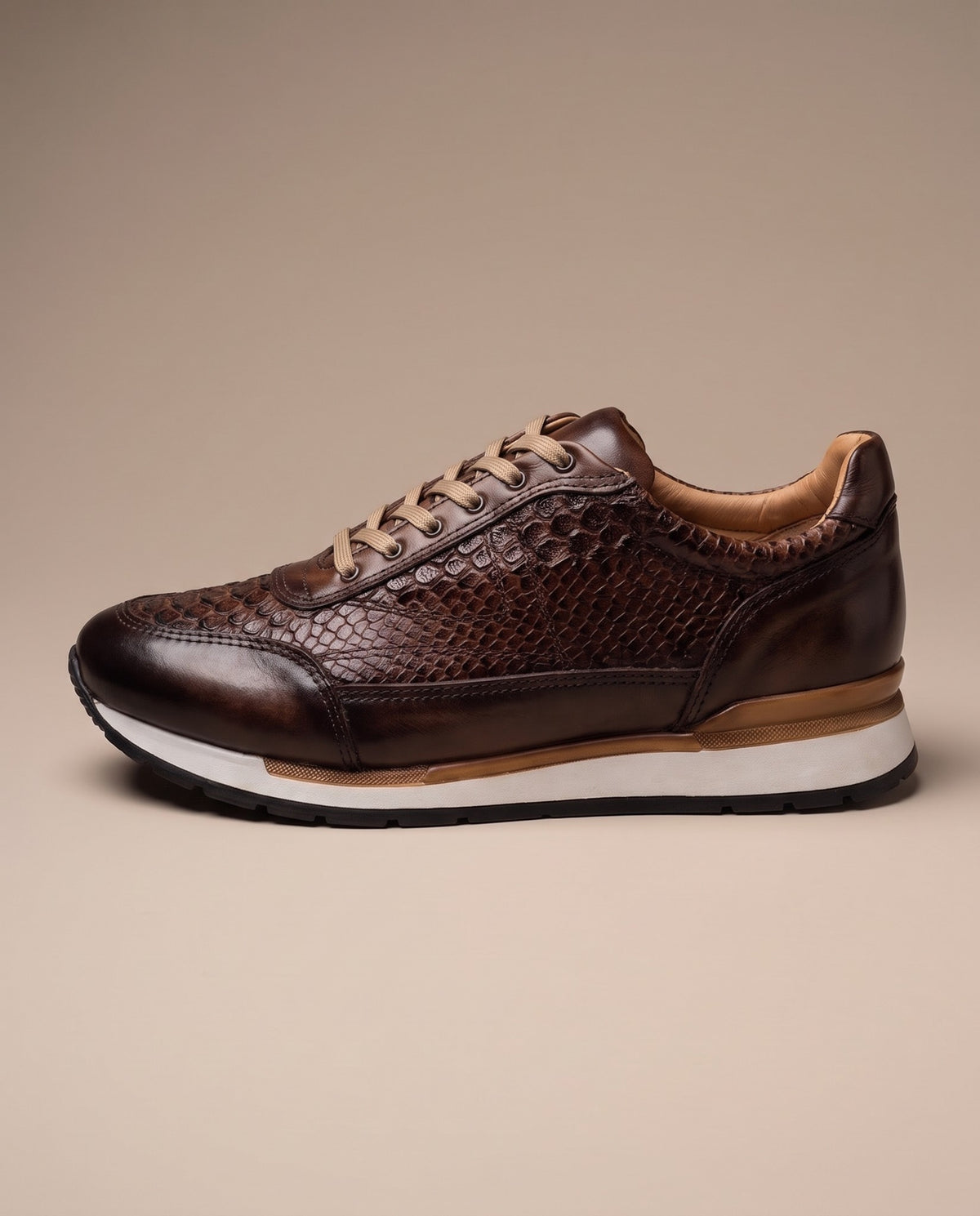 Tenis de piel grabado pitón para hombre color shedrón — vista 2 | Calzado Zully
