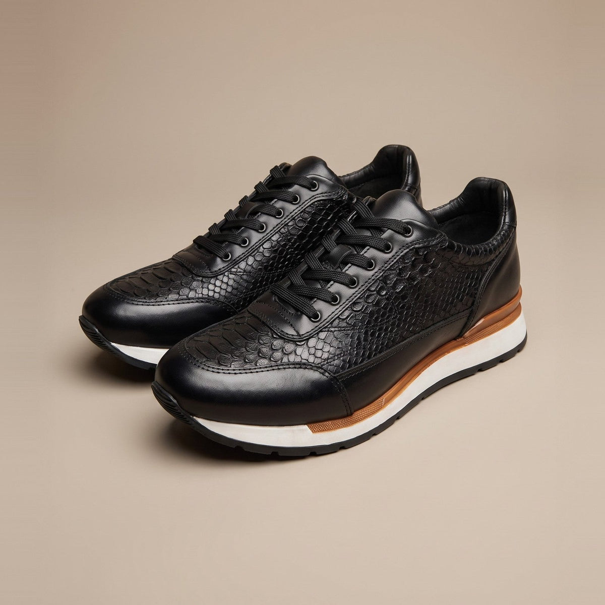 Tenis de piel grabado pitón para hombre color negro — vista 1 | Calzado Zully