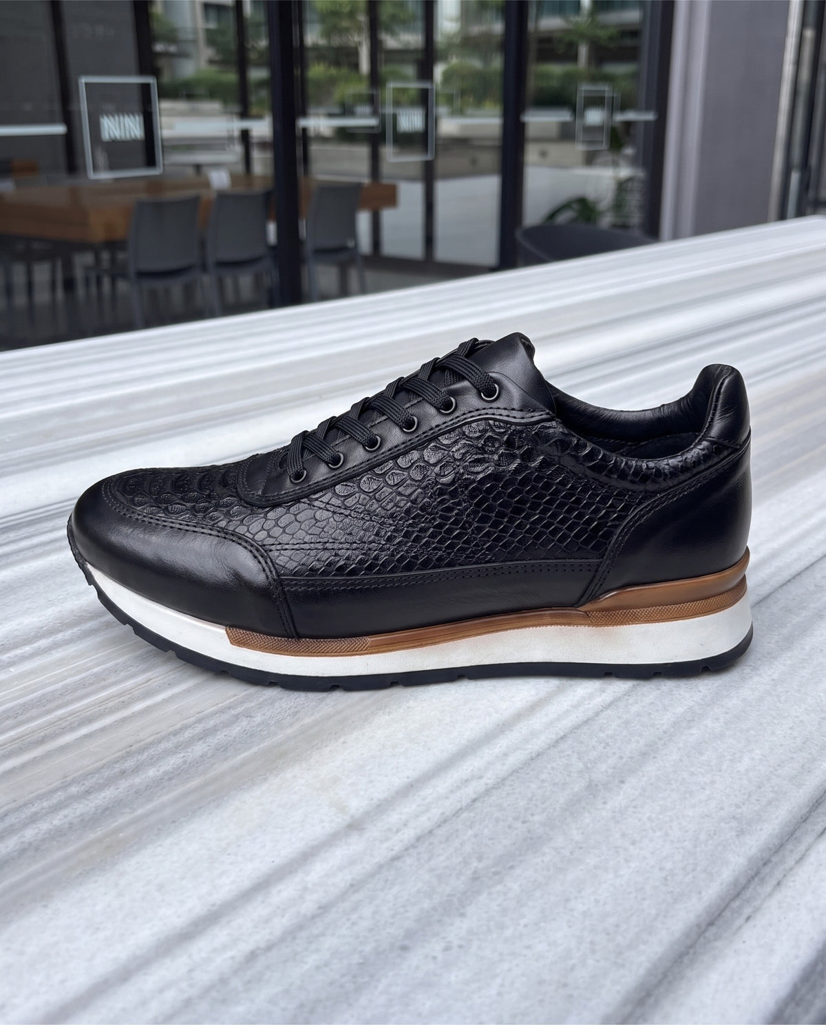 Tenis de piel grabado pitón para hombre color negro — vista 4 | Calzado Zully
