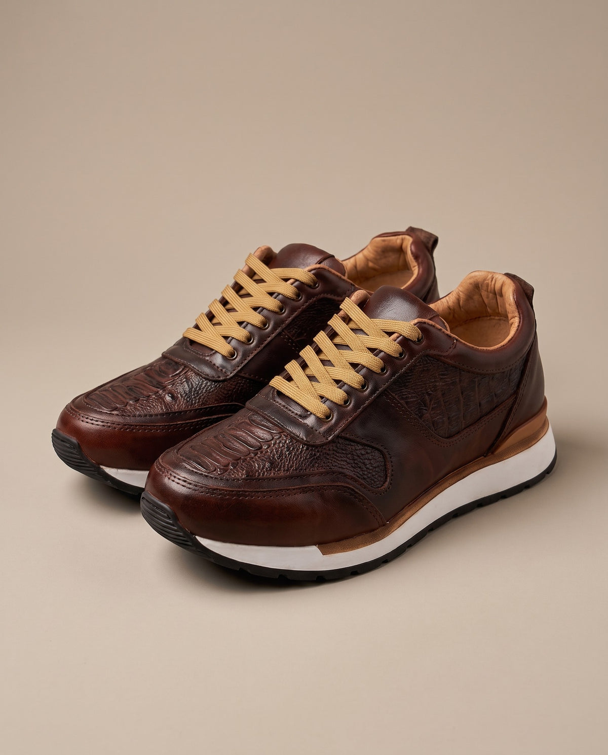 Tenis Vancouver de piel grabado avestruz para hombre color café — vista 1 | Calzado Zully