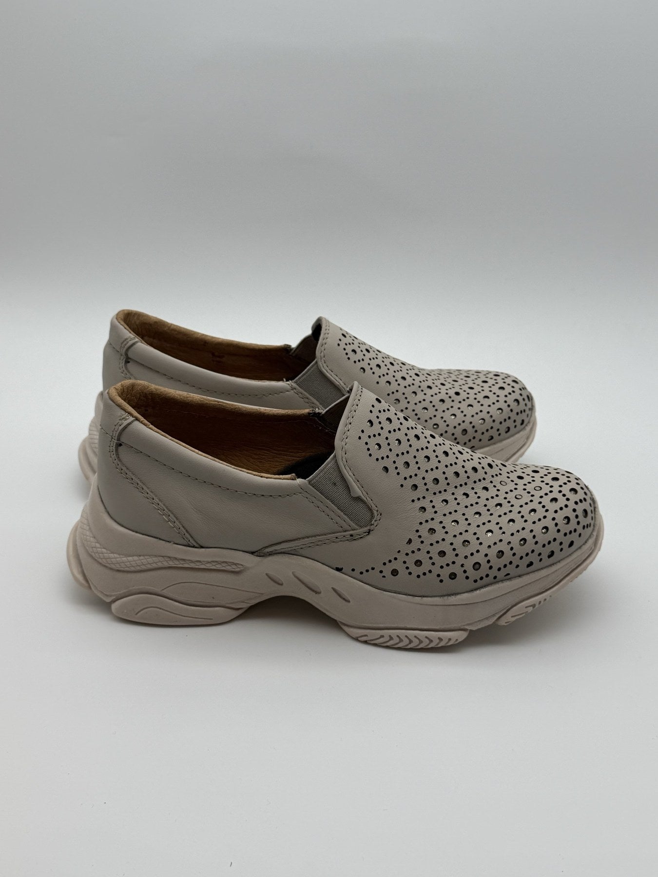 Zapato confort de dama Zapopan hueso de piel troquelada — Calzado Zully — vista 2