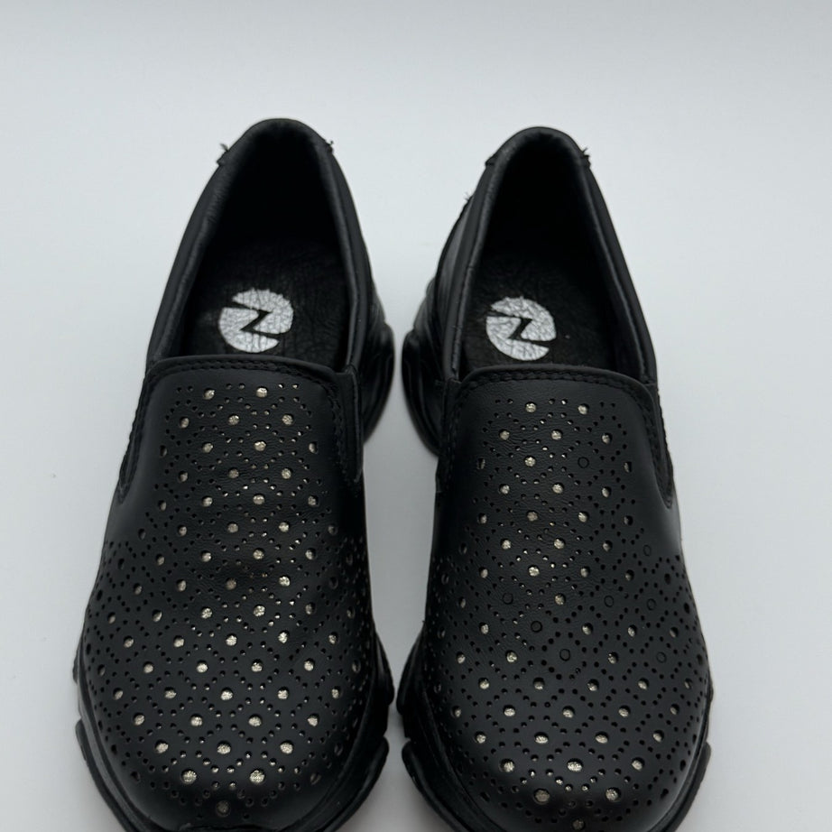 Zapato confort de dama Zapopan negro de piel troquelada — Calzado Zully — vista 4