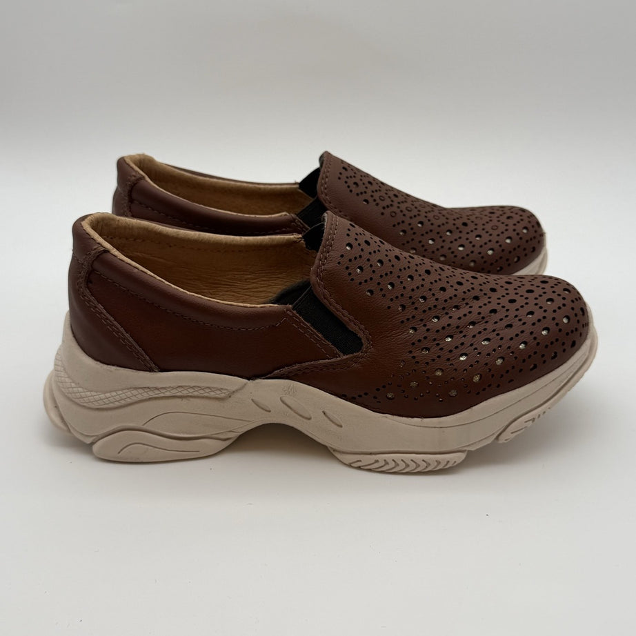 Zapato confort de dama Zapopan shedrón de piel troquelada — Calzado Zully — vista 2