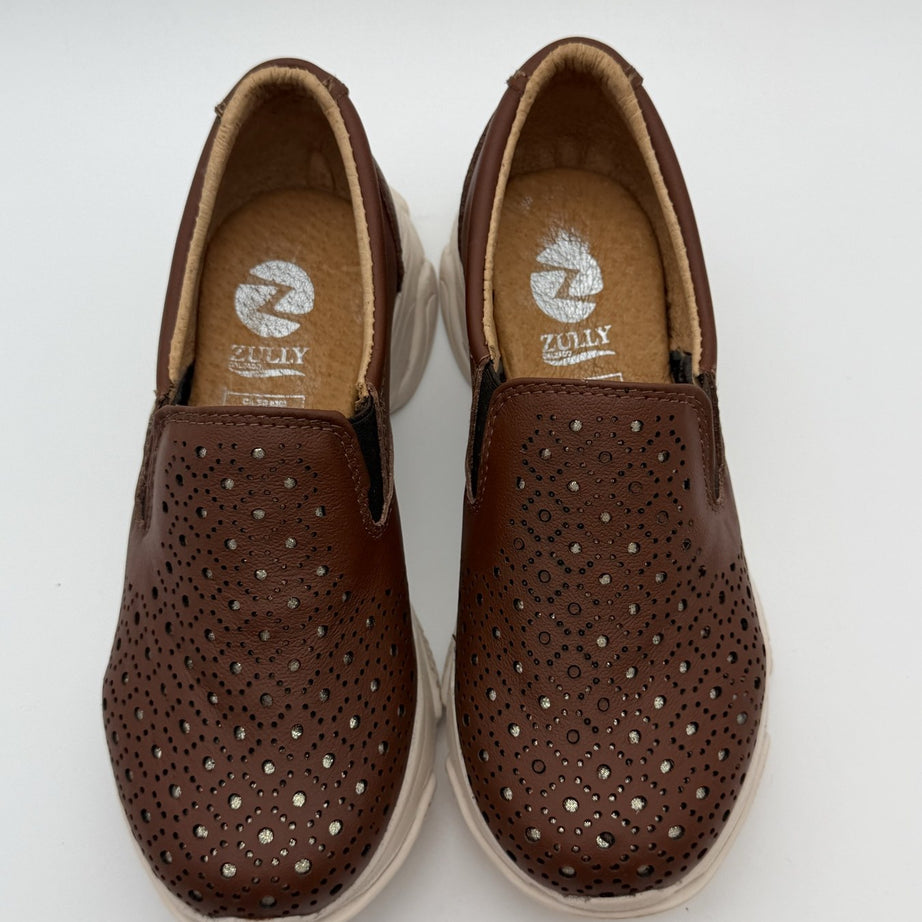 Zapato confort de dama Zapopan shedrón de piel troquelada — Calzado Zully — vista 4