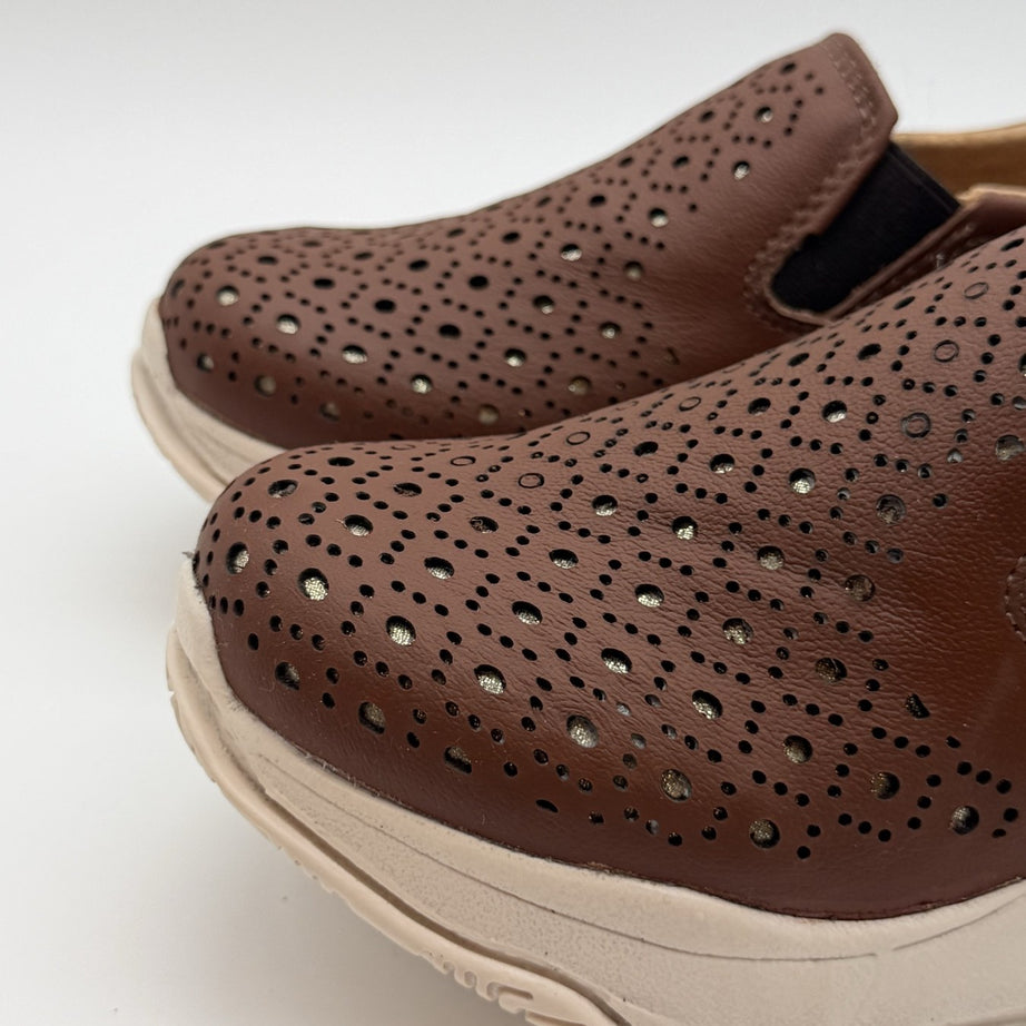 Zapato confort de dama Zapopan shedrón de piel troquelada — Calzado Zully — vista 5