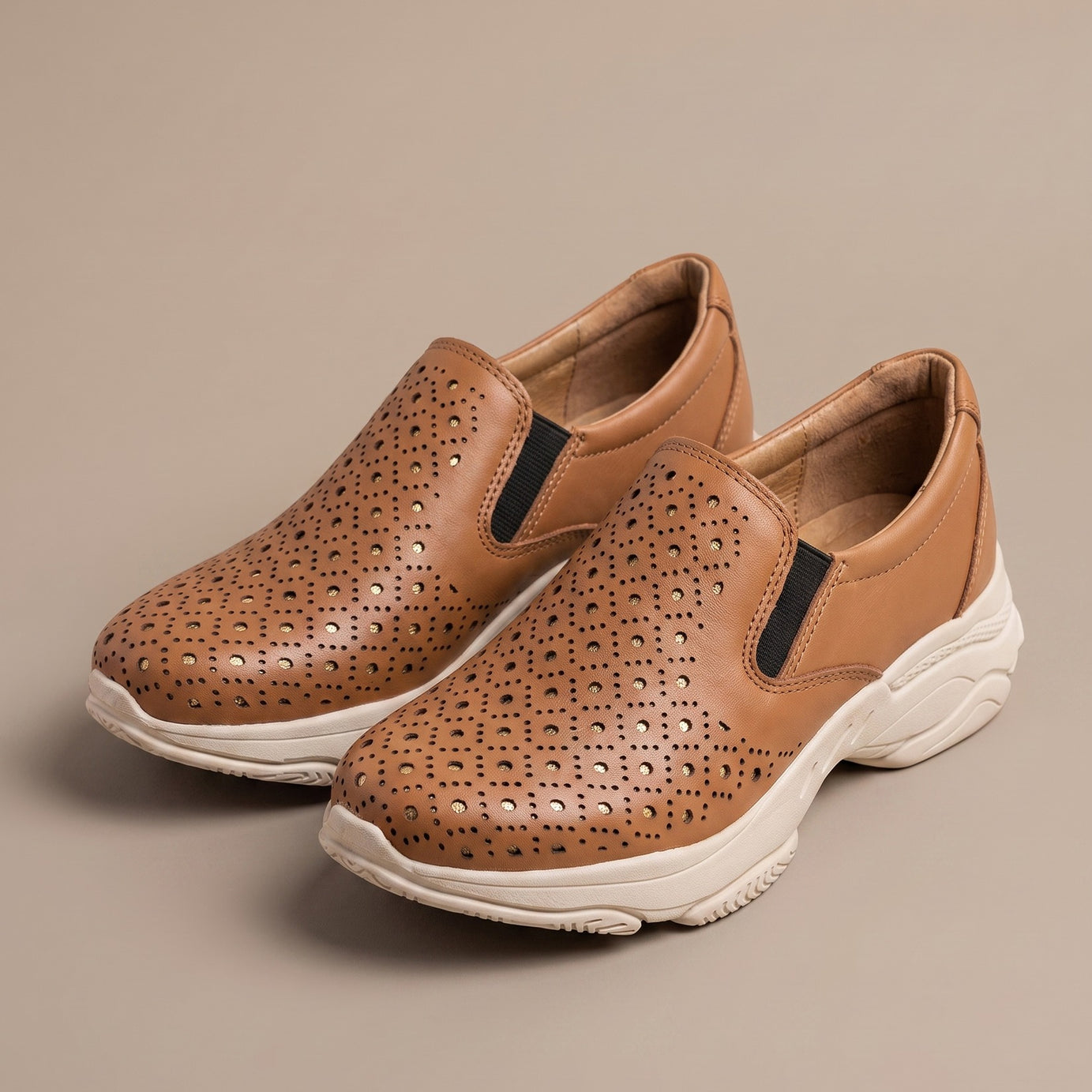 Zapopan shedrón — zapato confort de dama de piel troquelada, foto de estudio | Calzado Zully